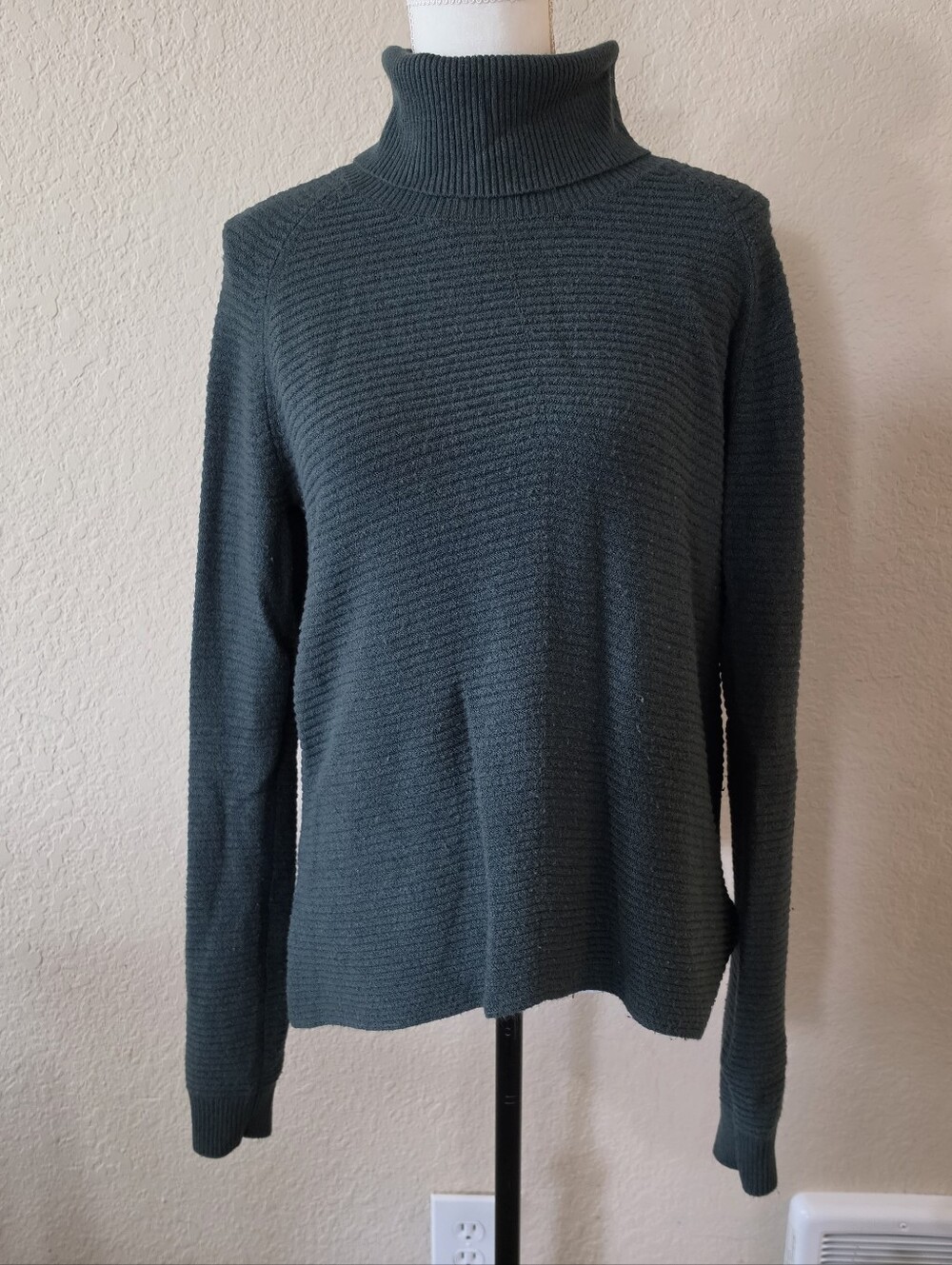 KÜHL Dark Green Textured Turtleneck Sweater Size S (Merino Wool Blend)